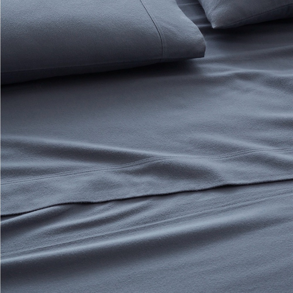 Garnet Hill Cozy Solid Organic-Cotton Flannel Sheet Set Queen Ink Blue